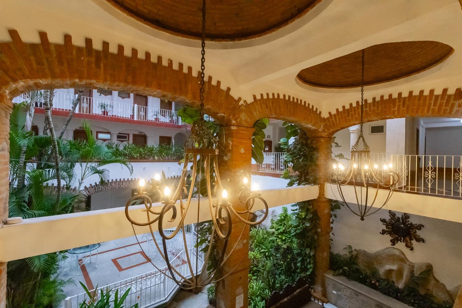 Hotel Encino Malecon Centro بويرتو فالارتا المظهر الخارجي الصورة