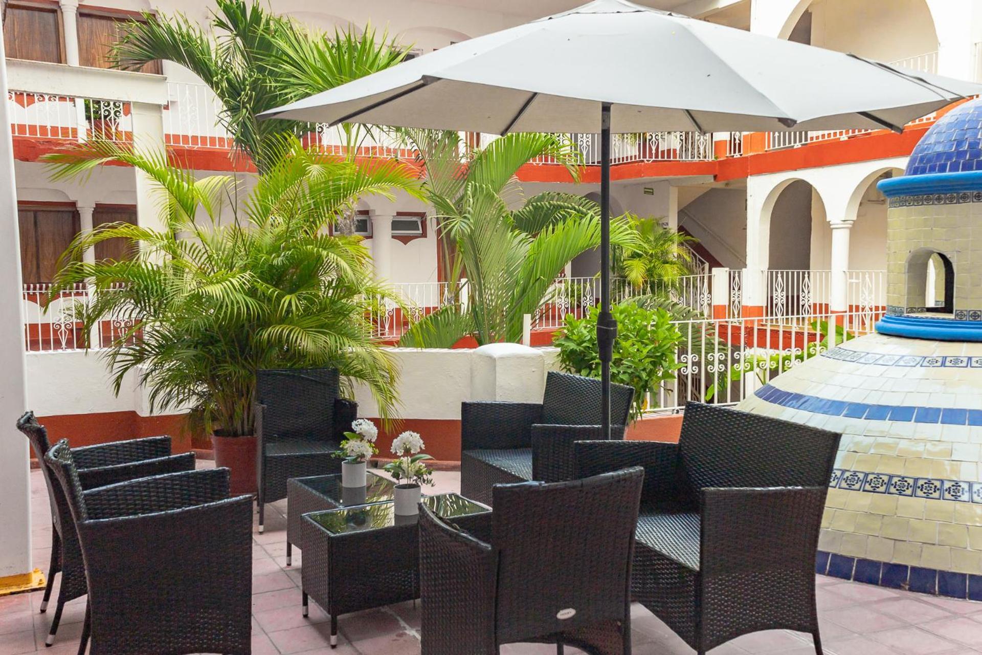 Hotel Encino Malecon Centro بويرتو فالارتا المظهر الخارجي الصورة