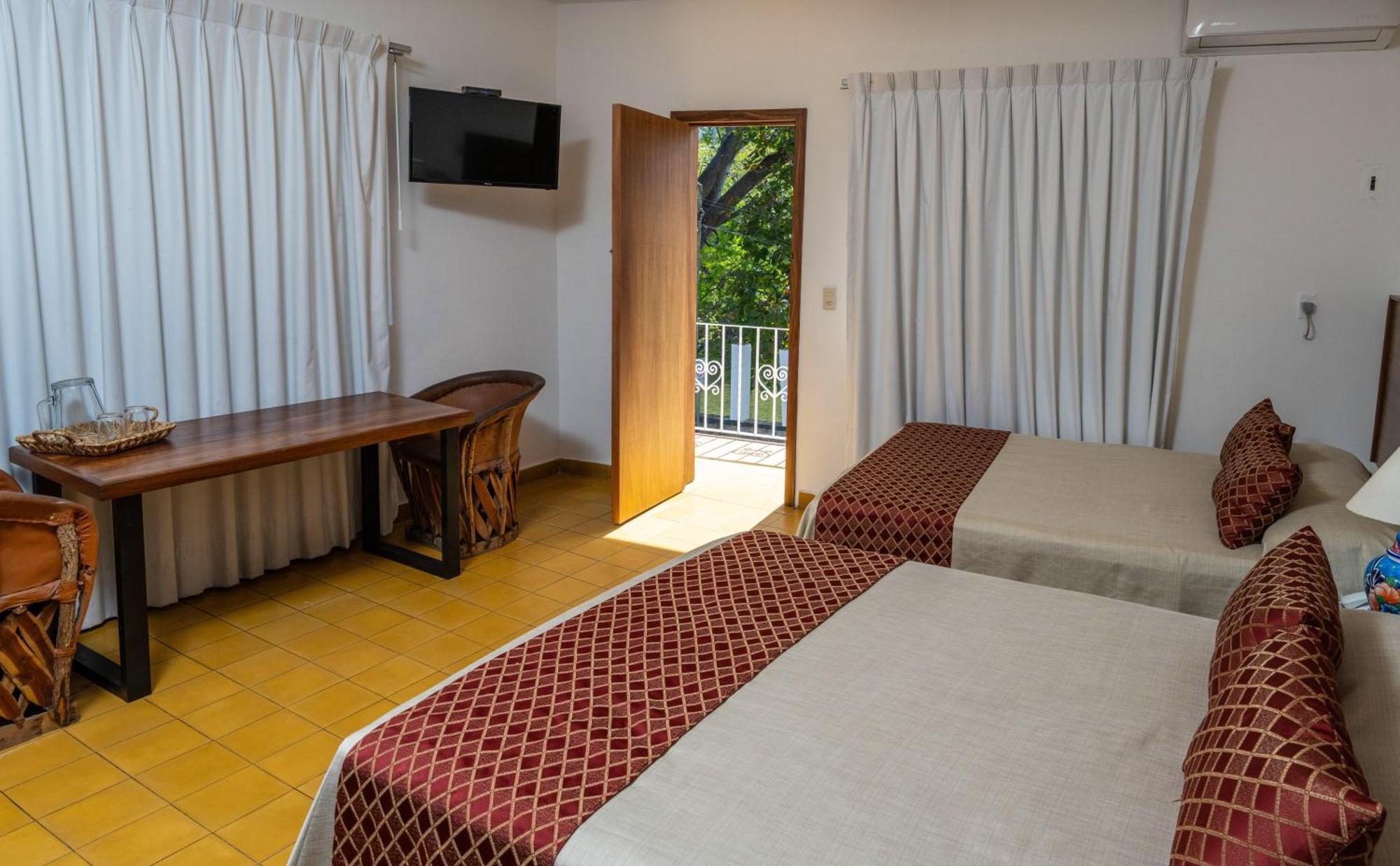 Hotel Encino Malecon Centro بويرتو فالارتا الغرفة الصورة