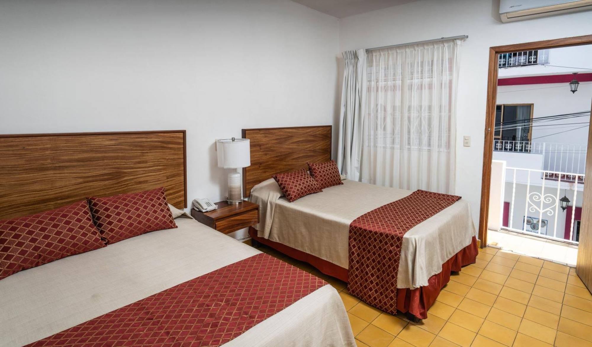 Hotel Encino Malecon Centro بويرتو فالارتا الغرفة الصورة