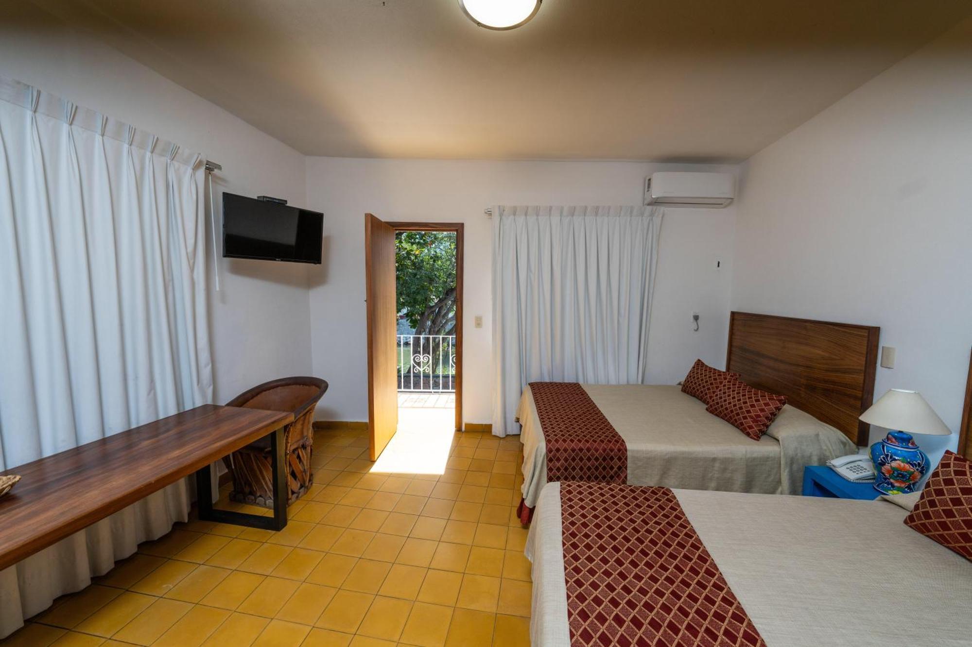 Hotel Encino Malecon Centro بويرتو فالارتا الغرفة الصورة