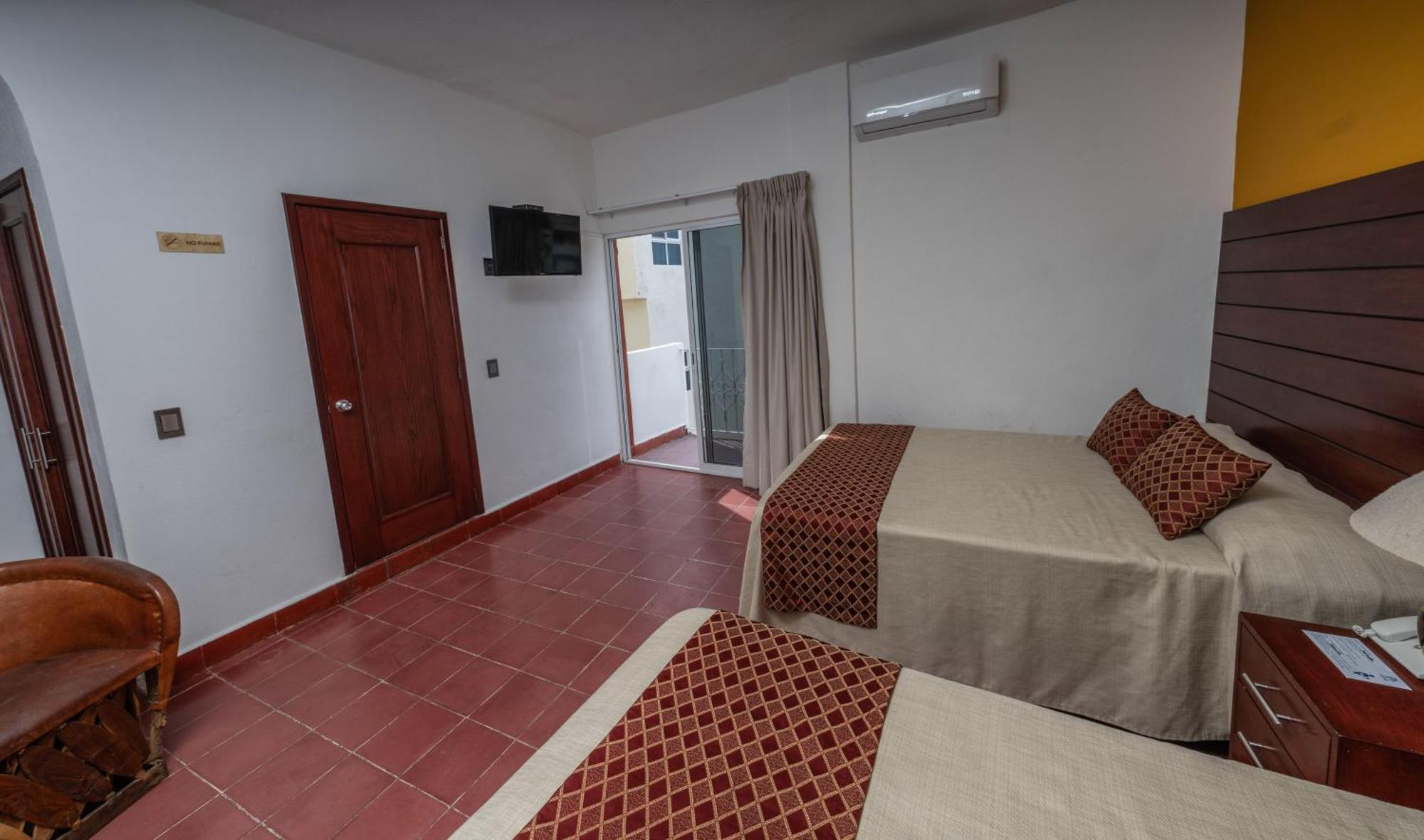 Hotel Encino Malecon Centro بويرتو فالارتا الغرفة الصورة