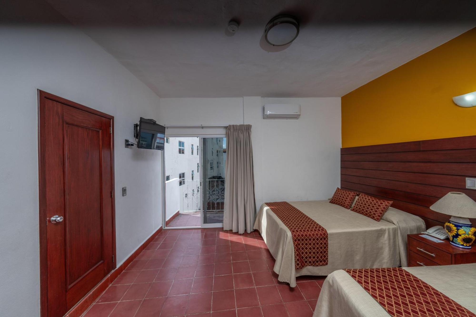 Hotel Encino Malecon Centro بويرتو فالارتا الغرفة الصورة