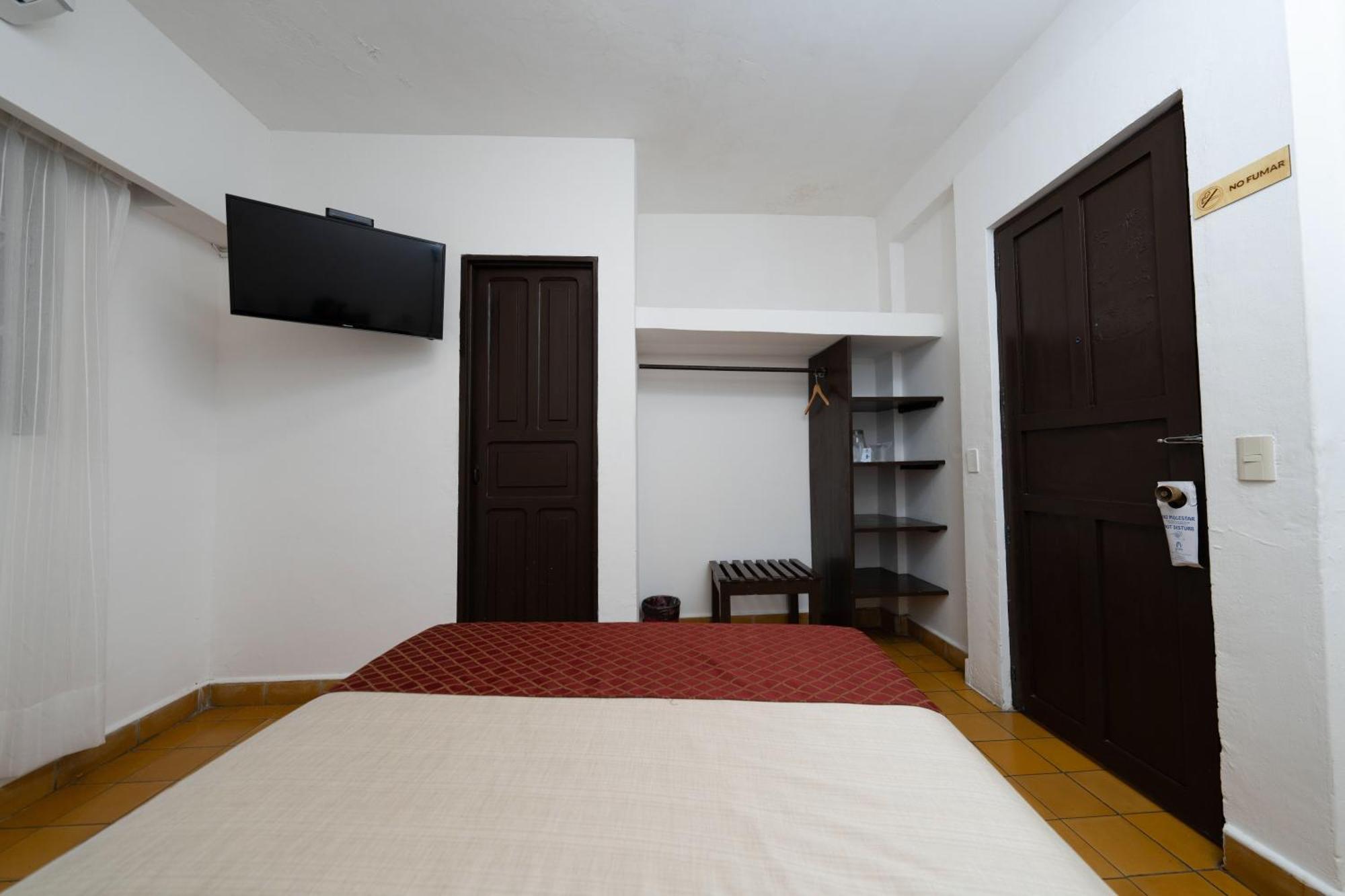 Hotel Encino Malecon Centro بويرتو فالارتا الغرفة الصورة