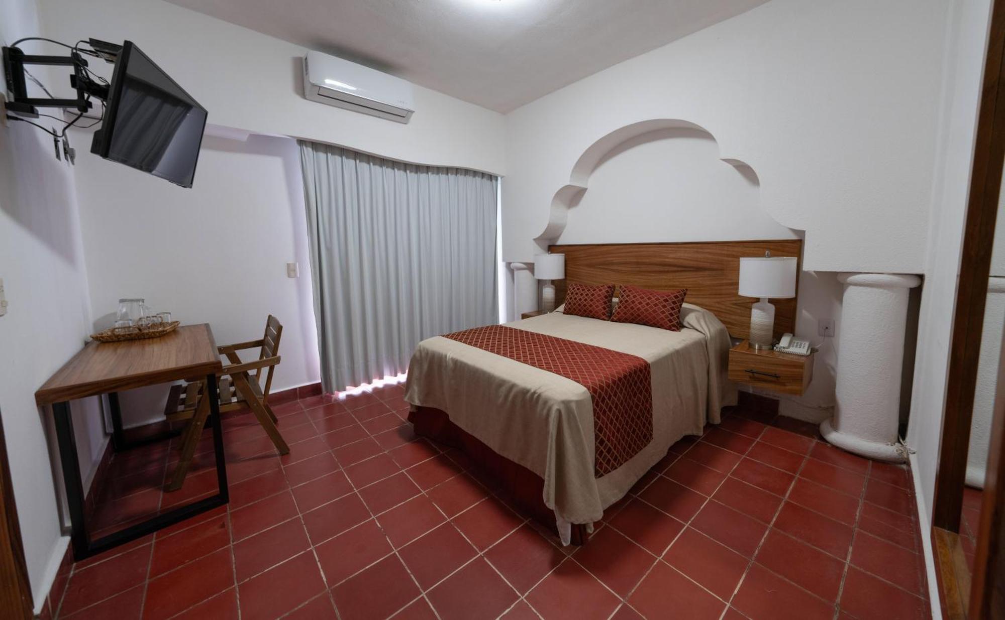 Hotel Encino Malecon Centro بويرتو فالارتا الغرفة الصورة