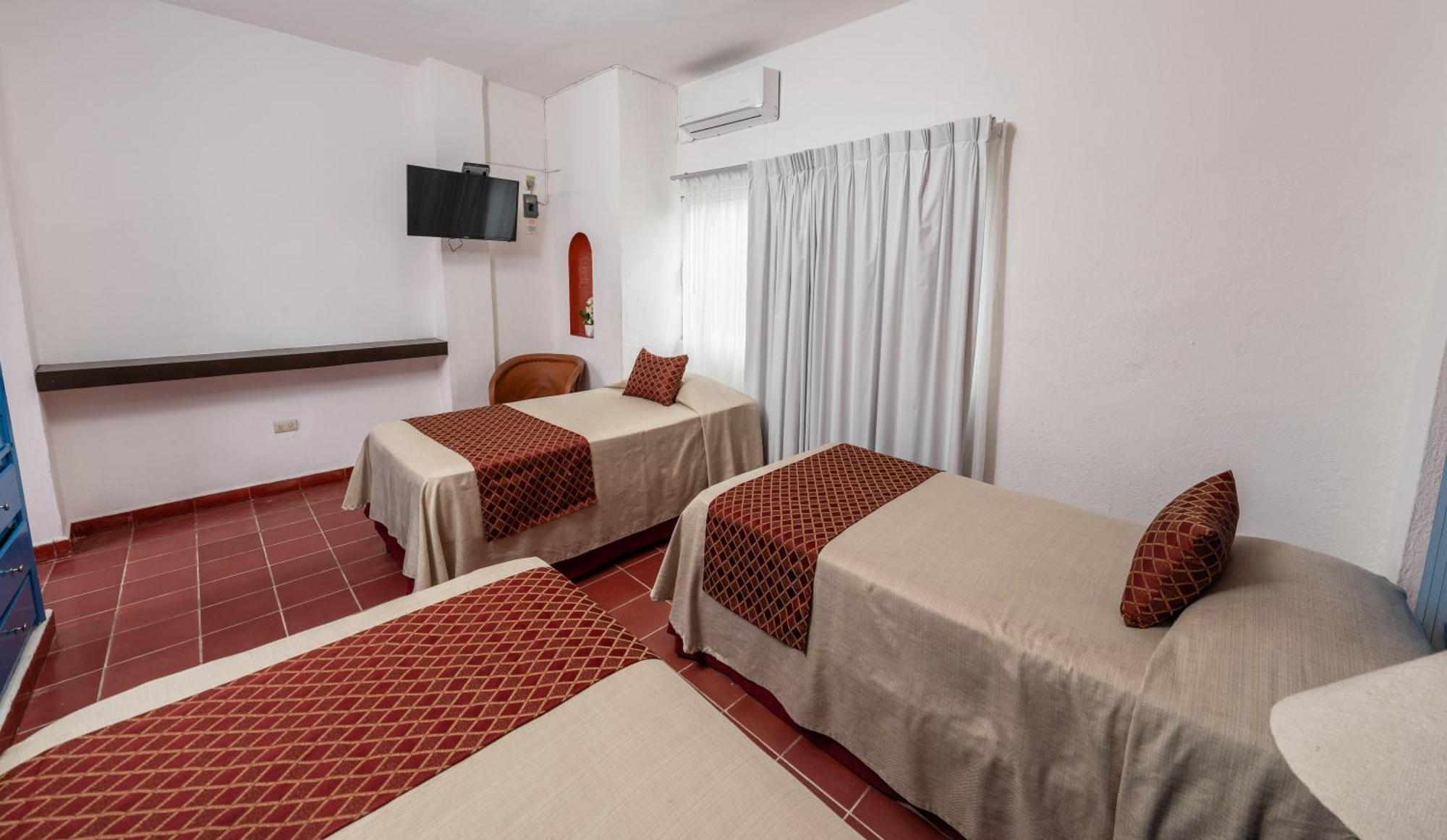 Hotel Encino Malecon Centro بويرتو فالارتا الغرفة الصورة