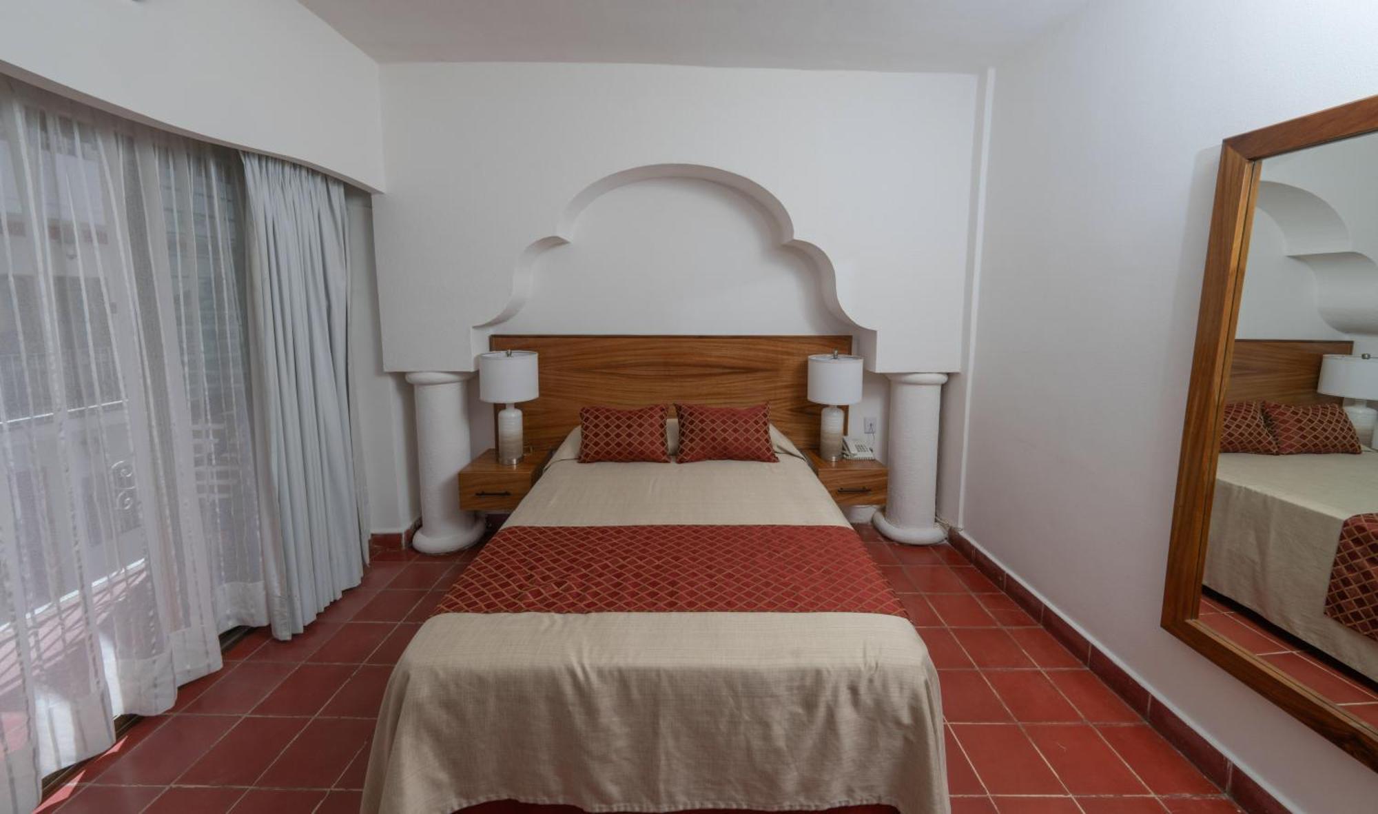 Hotel Encino Malecon Centro بويرتو فالارتا الغرفة الصورة