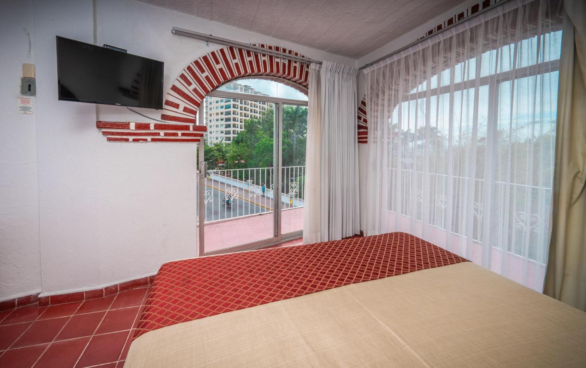 Hotel Encino Malecon Centro بويرتو فالارتا الغرفة الصورة