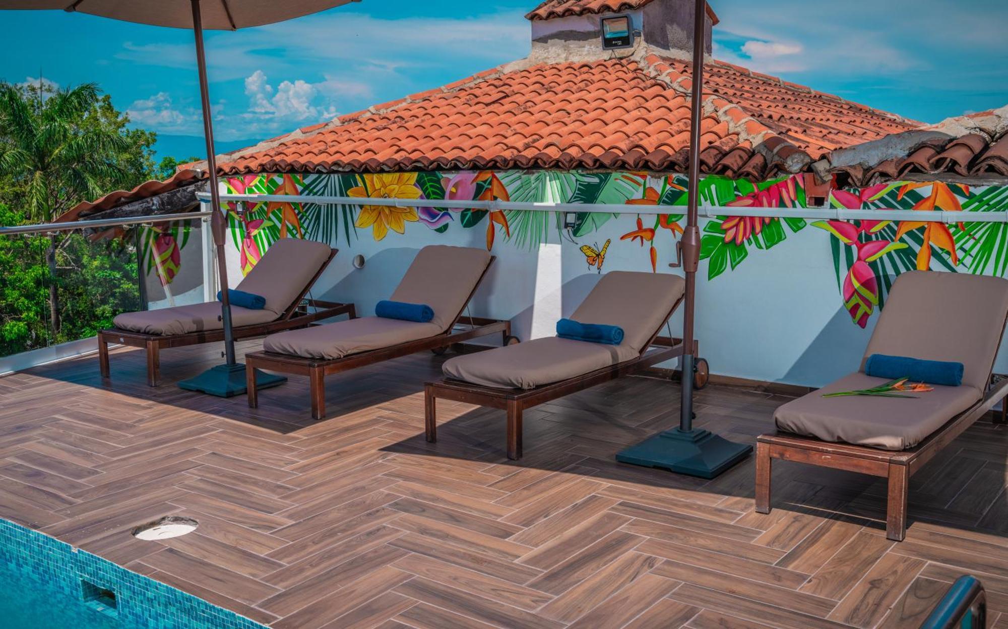 Hotel Encino Malecon Centro بويرتو فالارتا المظهر الخارجي الصورة