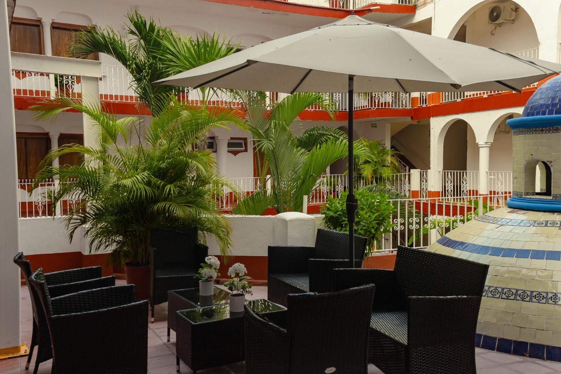 Hotel Encino Malecon Centro بويرتو فالارتا المظهر الخارجي الصورة