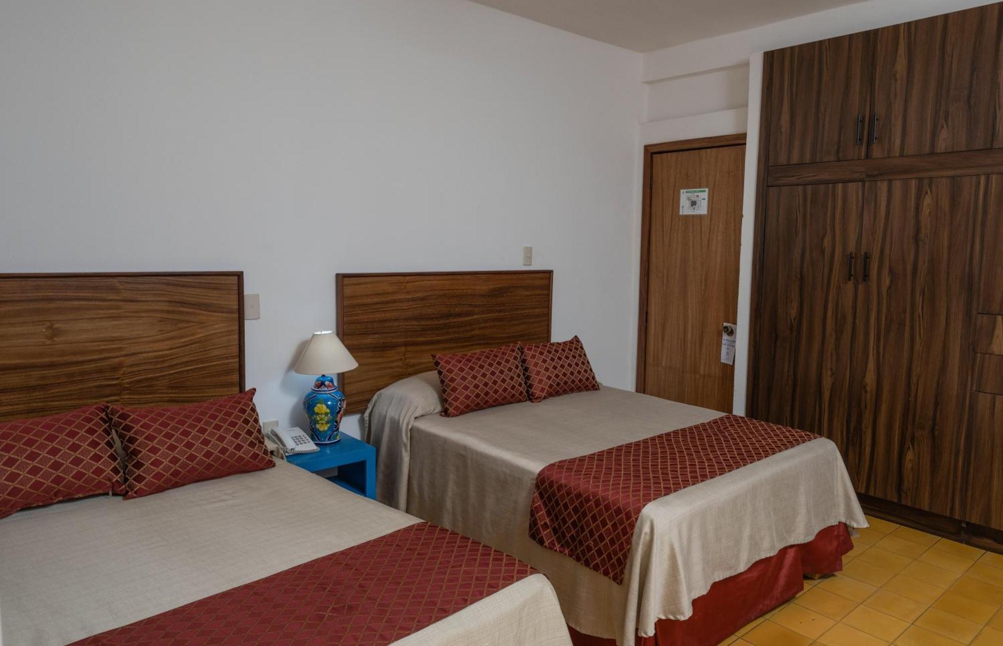 Hotel Encino Malecon Centro بويرتو فالارتا الغرفة الصورة
